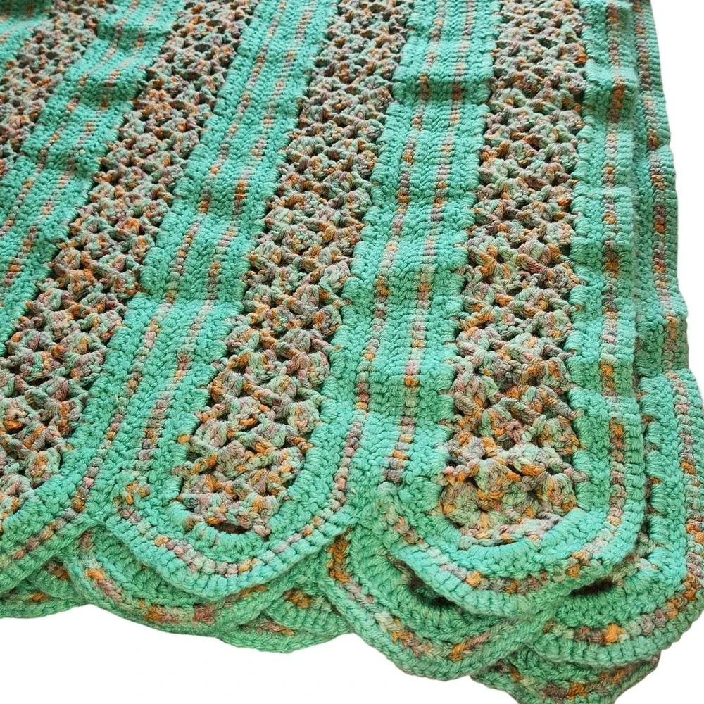 CROCHET‎ Throw Blanket Afghan 48x60 Scalloped Teal Blue Cottagecore Grannycore